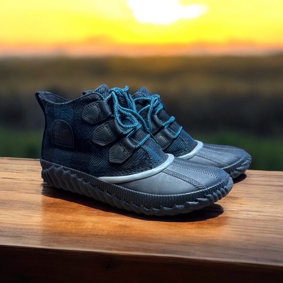 Sorel Out N About Buffalo Plaid Booties - Size 8 - Picture 1 of 7